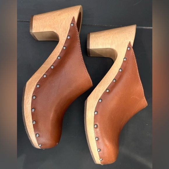 GENTLY used condition, Sean Signature clogs - Picture 1 of 7